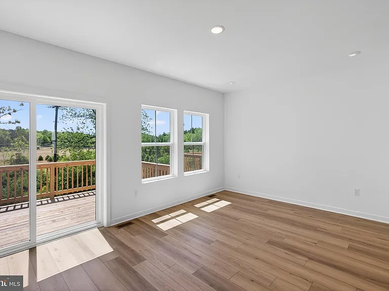 73 Basswood St — Photo 10