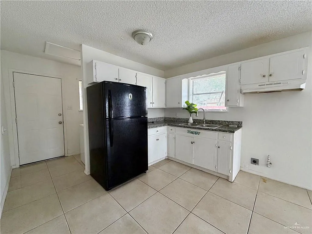 2 bed, 1.0 bath, 816 sqft, $1,050 — Photo 4