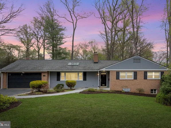 6402 Crosswoods Dr, Falls Church, VA 22044