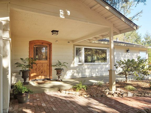 4th image of 21685 Dorothy Way