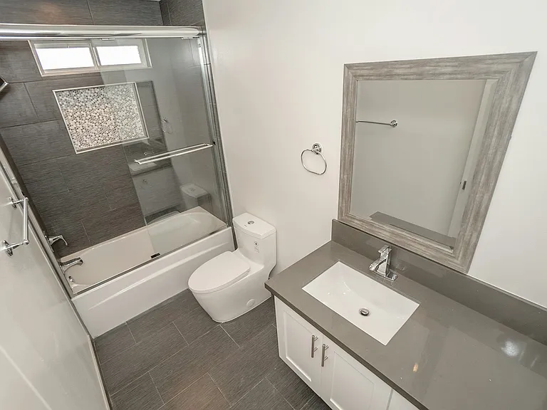 2631 S La Salle Ave #2631 — Photo 9