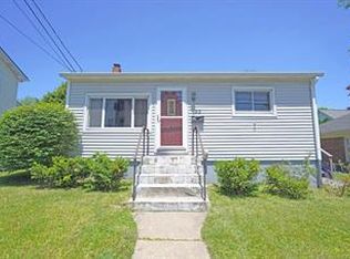 33 E Chestnut St, Nazareth, PA 18064