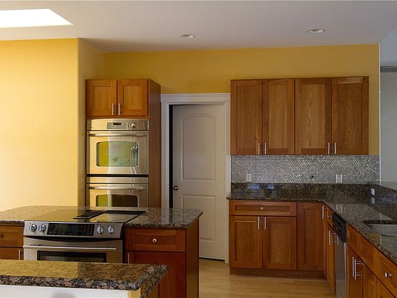 4th image of 214 Village Dr