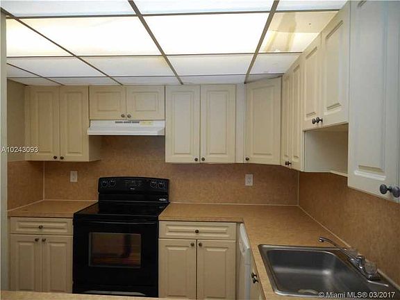 4th image of 6960 Miami Gardens Dr APT 2-124