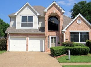 732 Olde Towne Dr, Irving, TX 75061