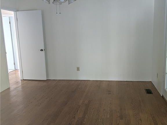 5th image of 452 Albemarle Dr