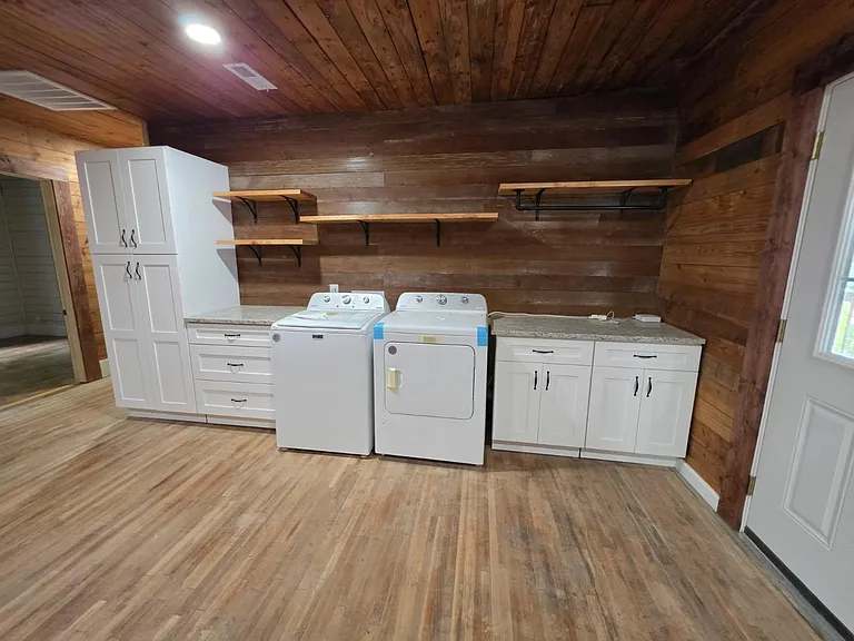 118 S Spring St — Photo 9