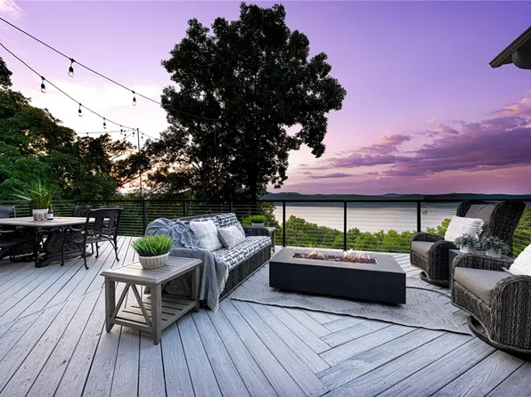 390 Cobblestone Ln, Eureka Springs, AR 72631