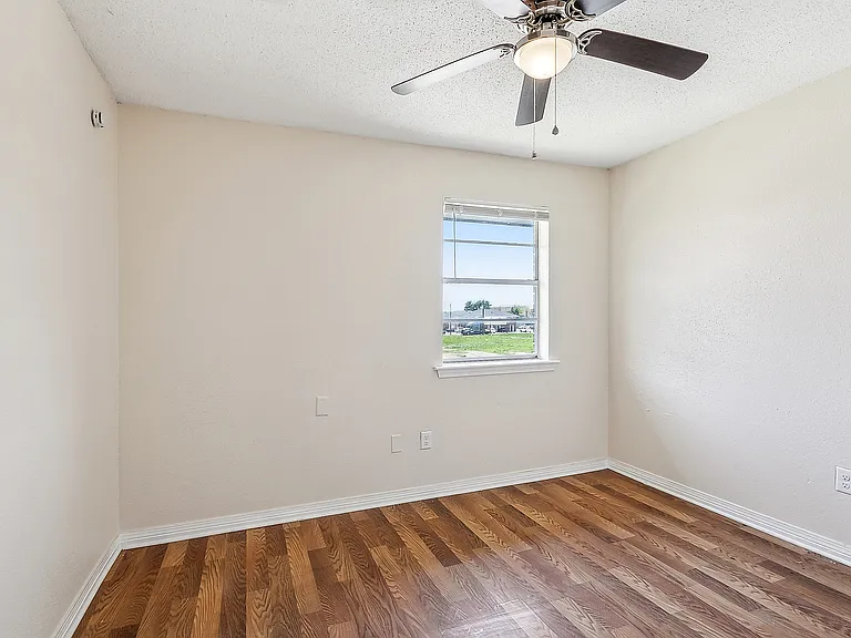 1049 Tallow Tree Ln #8 — Photo 11