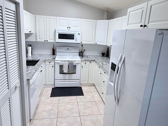 4th image of 2555 Bedford Mews Dr