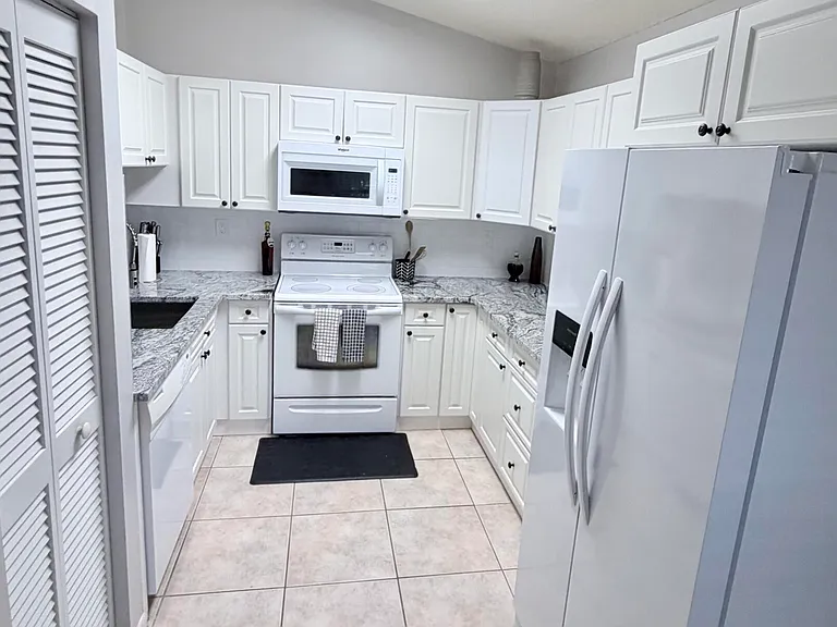 2555 Bedford Mews Dr — Photo 4