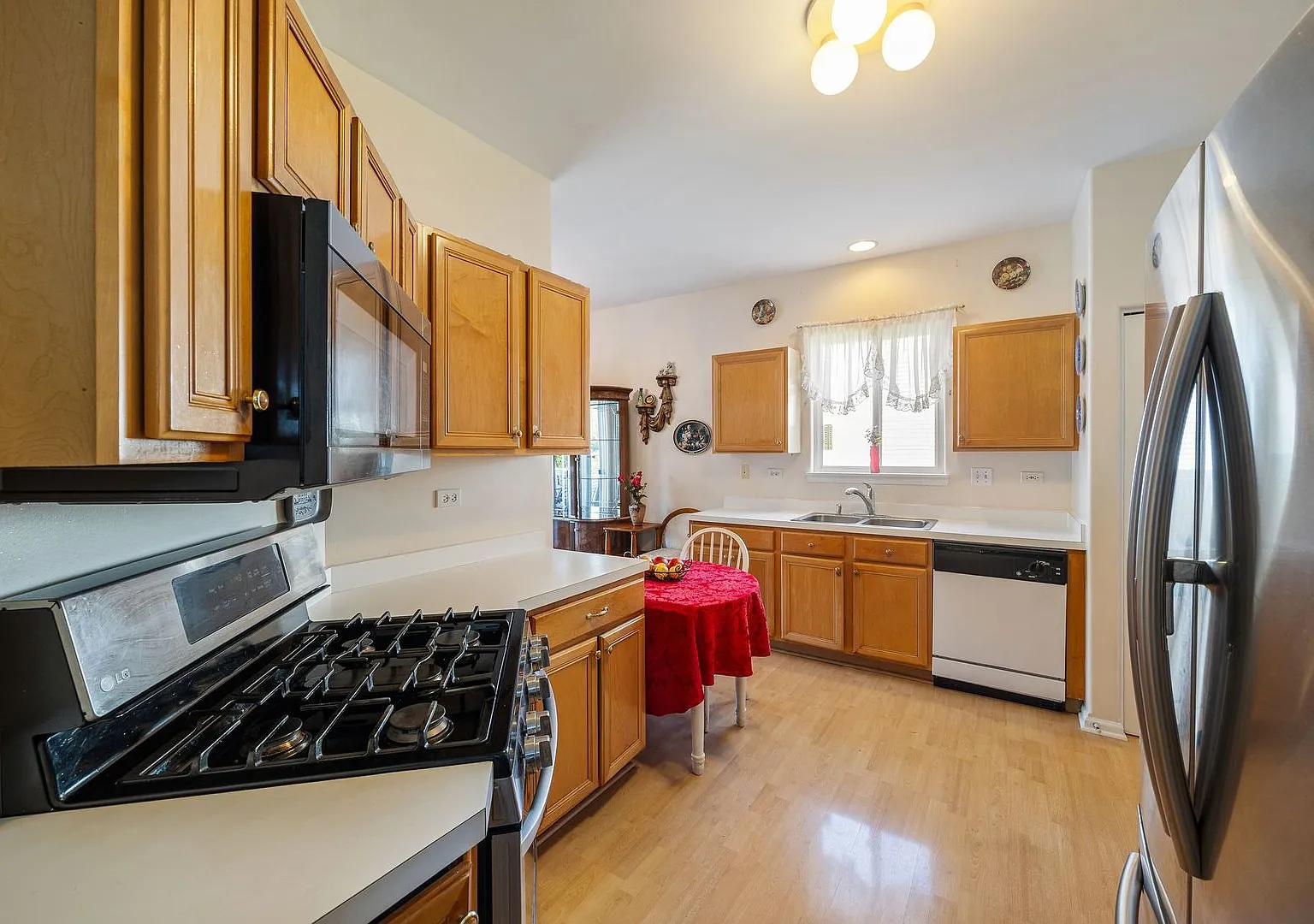 2 bed, 2.5 bath, 1433 sqft, $2,650 — Photo 4