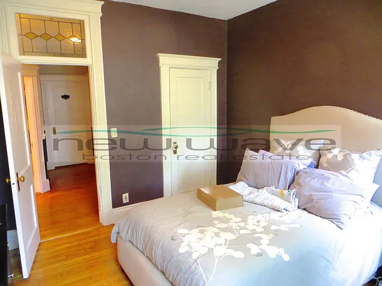 32 Queensberry St #12 — Photo 14