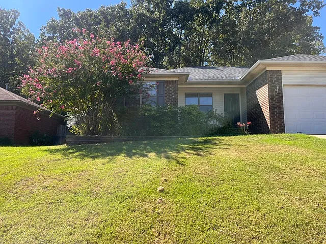 3 bed, 1236 sqft, $1,495 — Photo 2