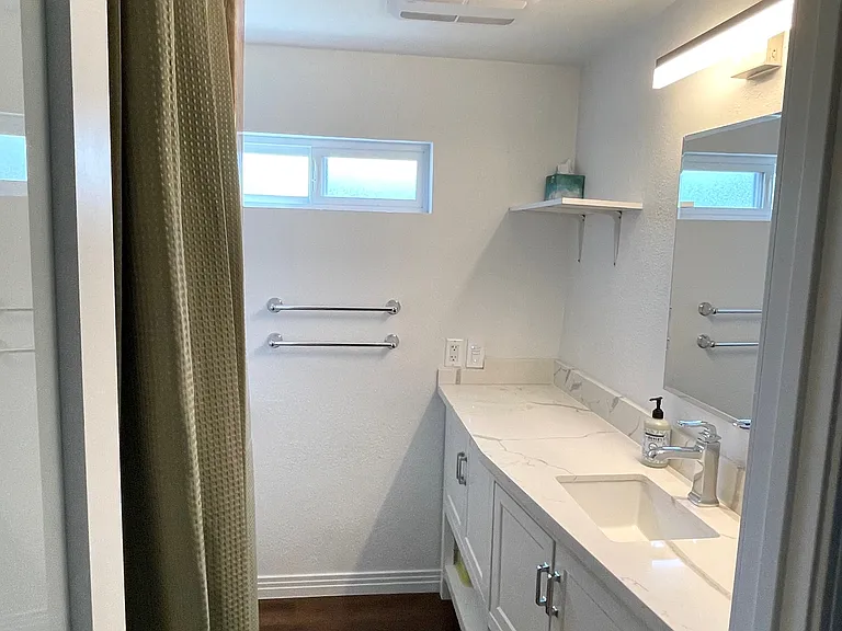 Veteran Ave — Photo 16