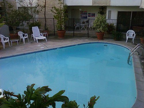 3rd image of 1907 Robinson Ave Unit 212