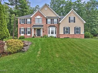 3344 Mountain Laurel Dr, East Stroudsburg, PA 18301