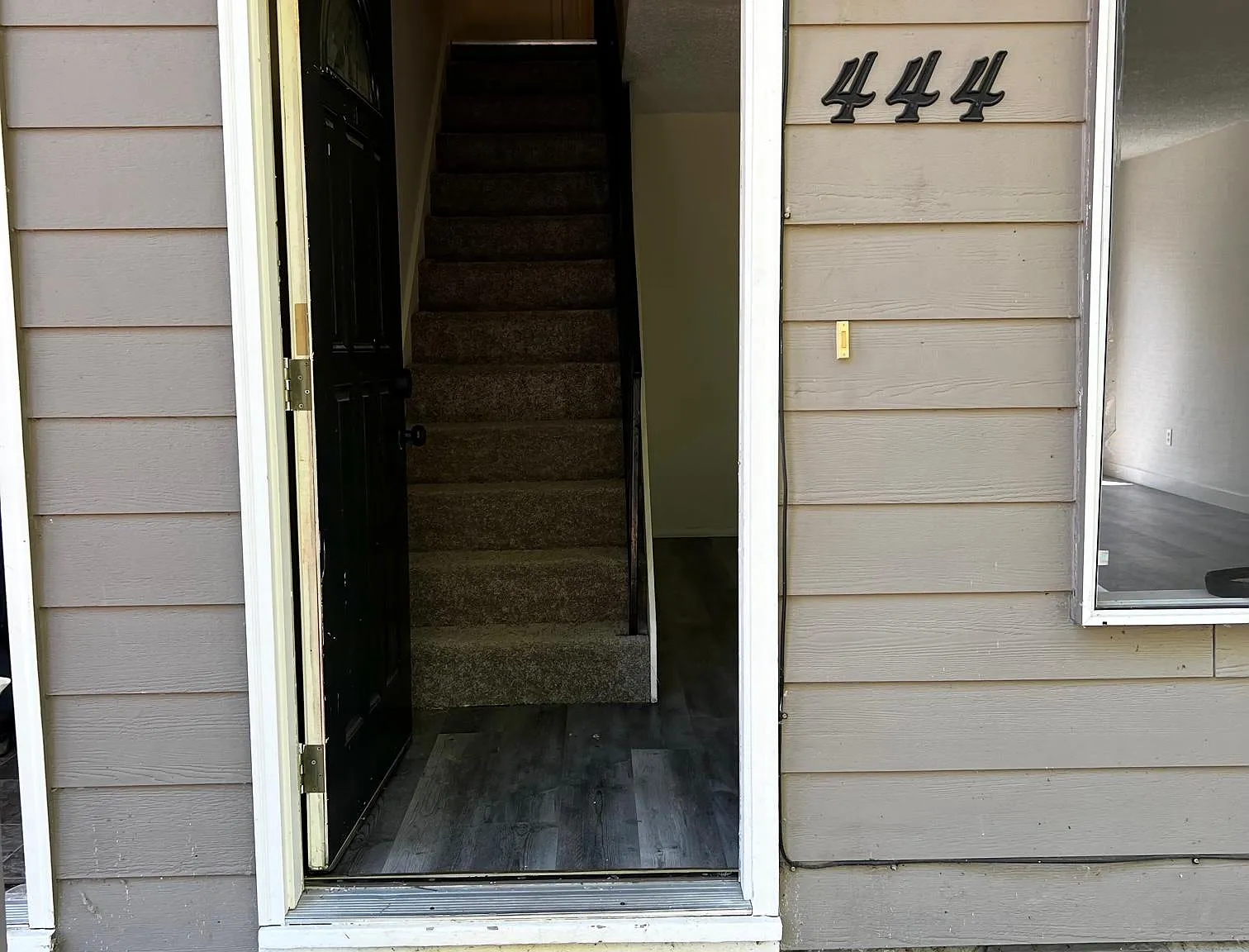 2 bed, 1080 sqft, $1,600 — Photo 2