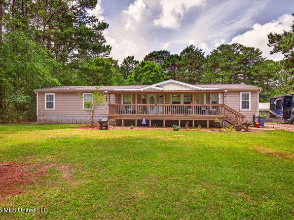 21 Choctaw Dr, Carriere, MS 39426