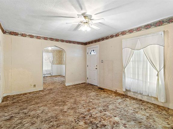 4th image of 3214 N Elm St