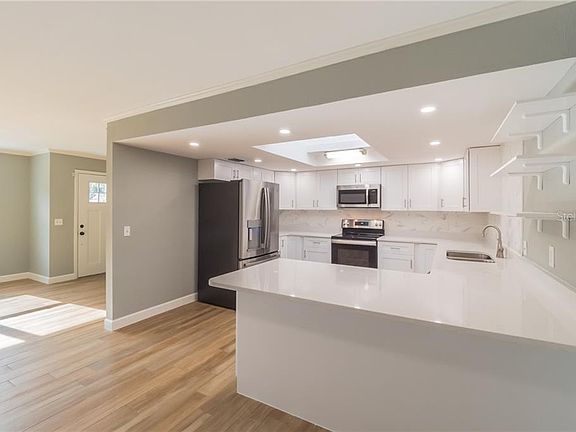 4th image of 418 Springview Dr