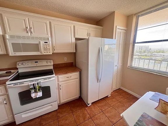 4th image of 7700 Sun Island Dr S APT 506