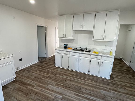 3rd image of 908 S Kentucky St #908