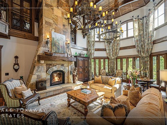 4th image of 2748 W Club Boulevard
