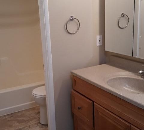 5th image of 2860 SE Lonny Ct