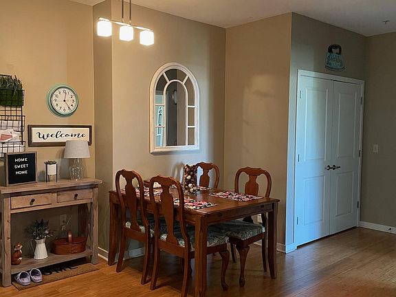 3rd image of 817 Flynn St #105