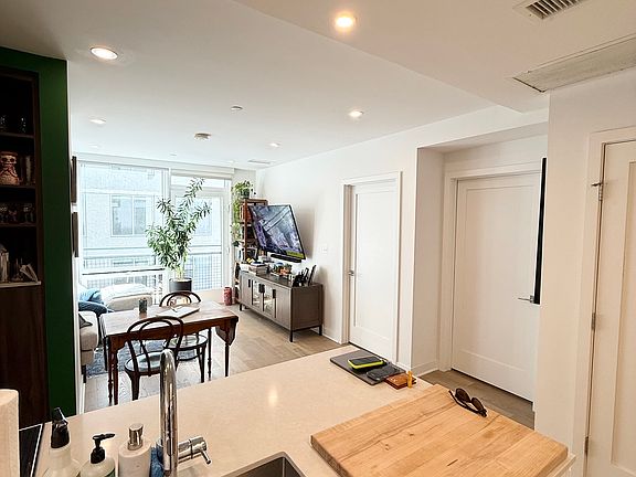 4th image of 37 L St SE APT 608