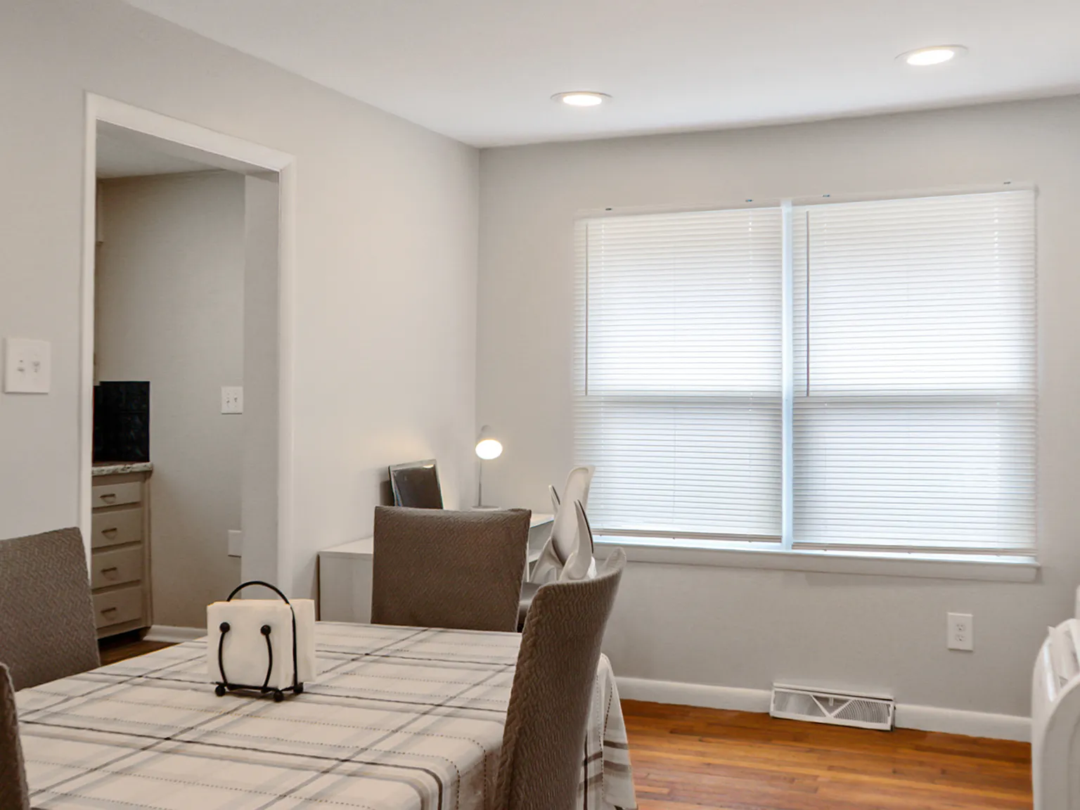 2 bed, 930 sqft, $2,500 — Photo 4
