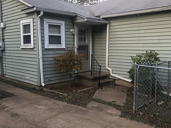 3rd image of 924 W Laurel St