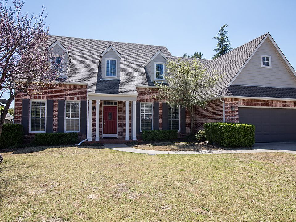 Beautifully updated charmer with desirable open plan in Union Darnaby! New rhino exterior paint, updated interior paint, some updated windows and extensive hardwoods.