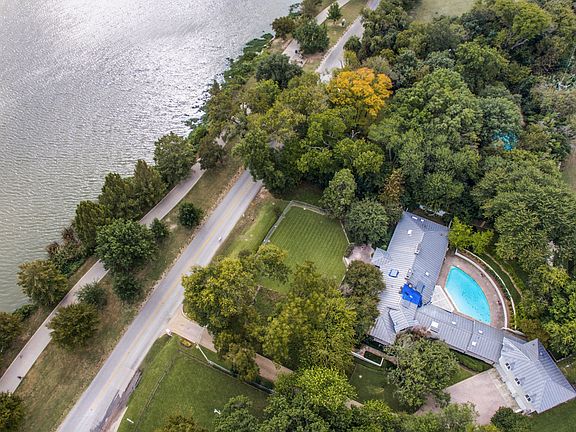 3rd image of 4523 W Lawther Dr