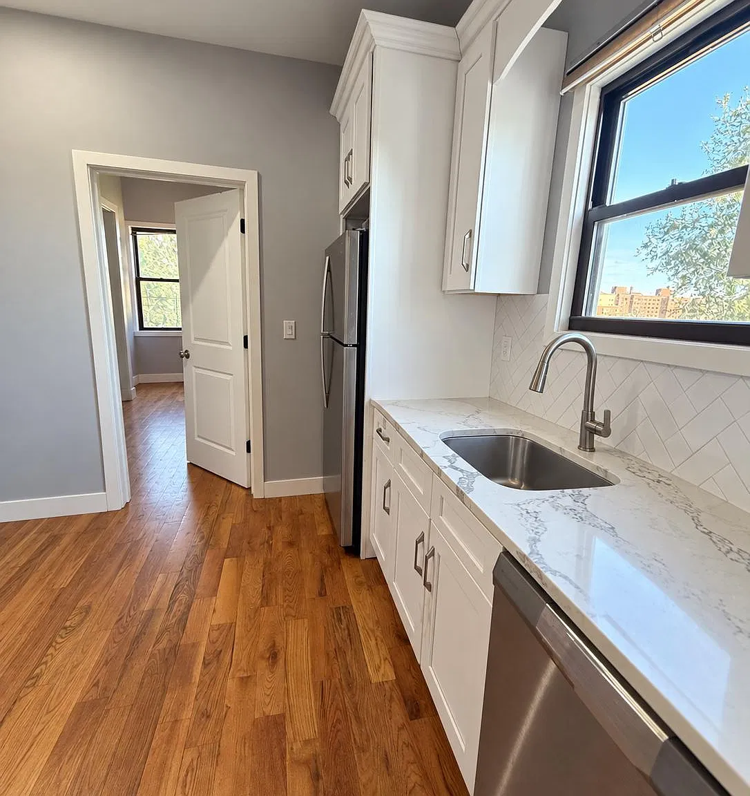 4 bed, $3,200 — Photo 1