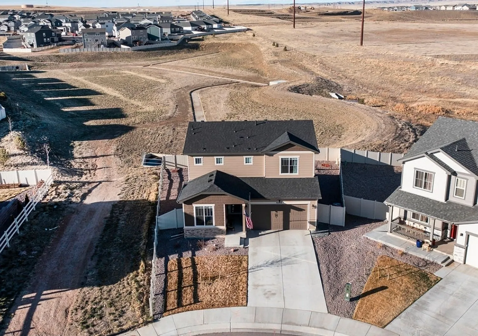 Stunning 4 Bed 3 Bath Home Near Peterson Air Force Base!! — Photo 2