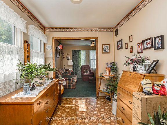 4th image of 323 William St