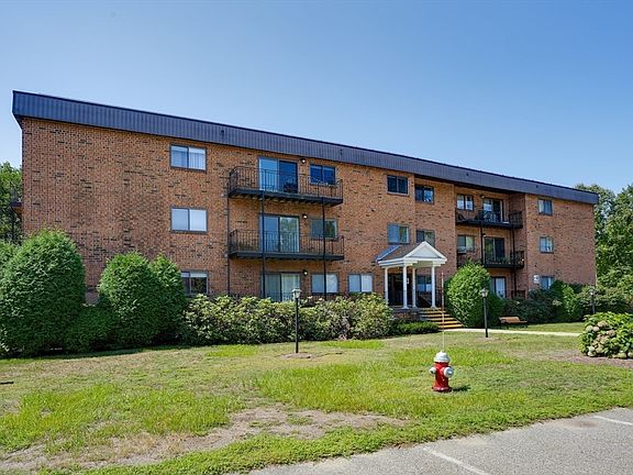 4th image of 181 Littleton Rd Unit 211