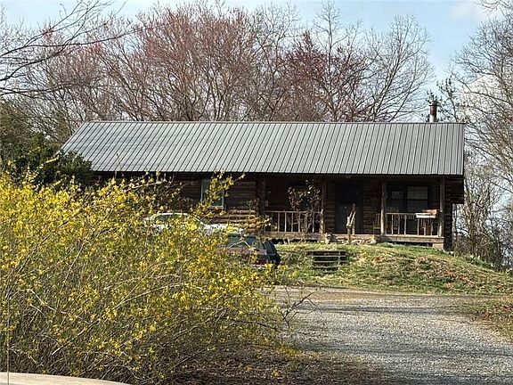 3rd image of 292 Shirley Rd SE