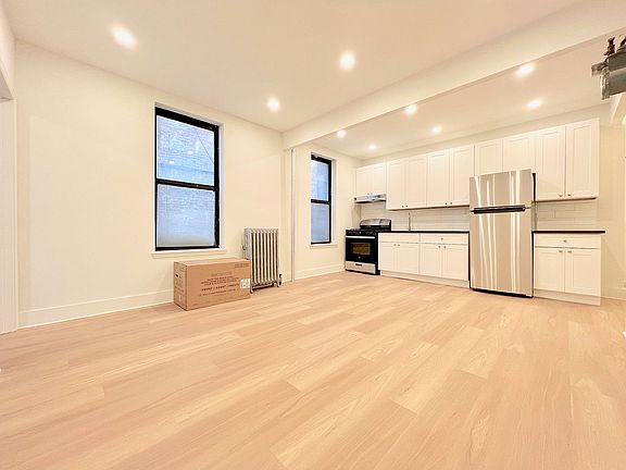 4th image of 395 Saint Johns Pl APT 1D