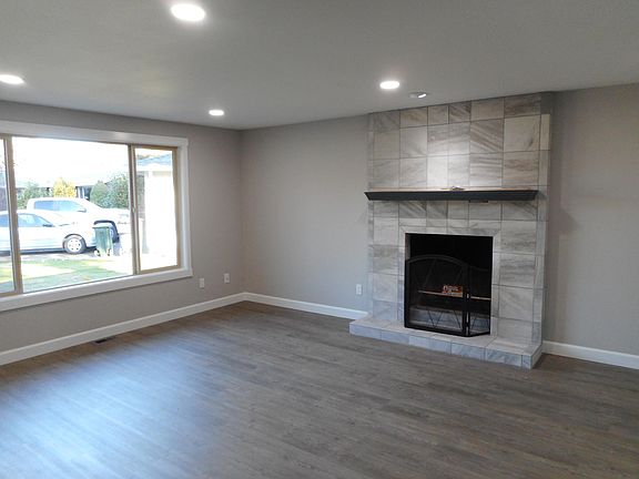 Living room with fireplace