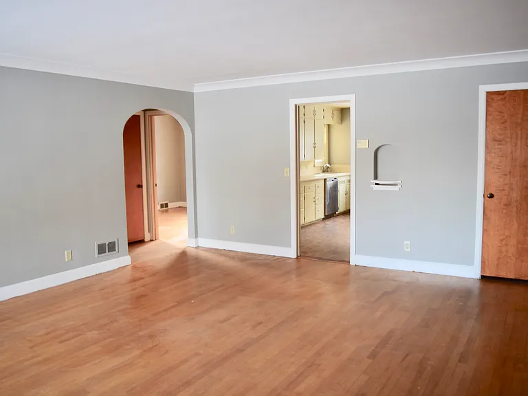1721 Lloyd Ave — Photo 4