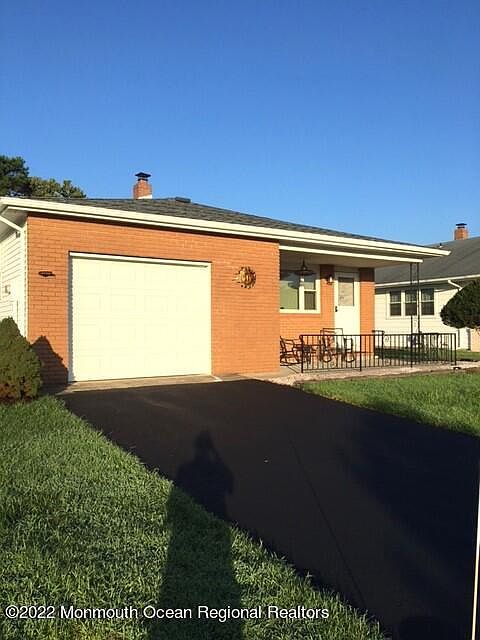 1st image of 251 Charlotteville Dr N