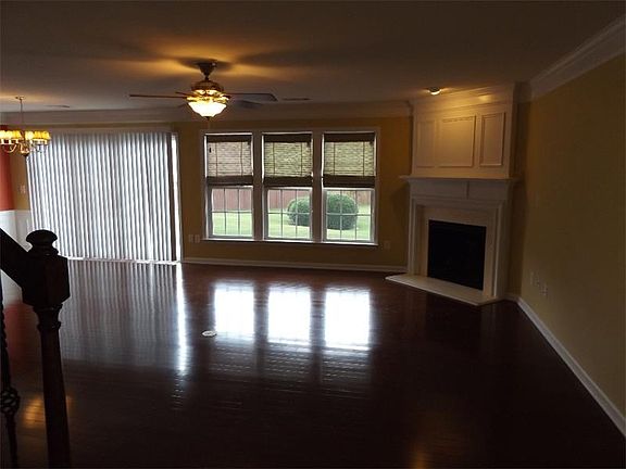 5th image of 326 Balaban Cir