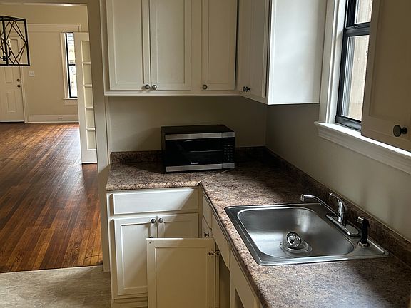 4th image of 1910 Olive St