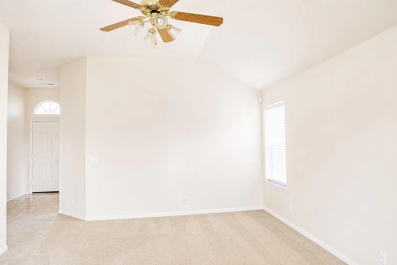 3 bed, 2.0 bath, 1623 sqft, $1,900 — Photo 3