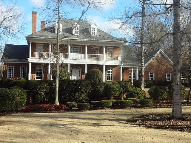2nd image of 105 Hickory Walk