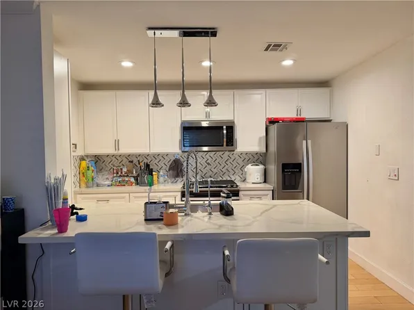 8452 Boseck Dr Unit 186, Las Vegas, NV 89145