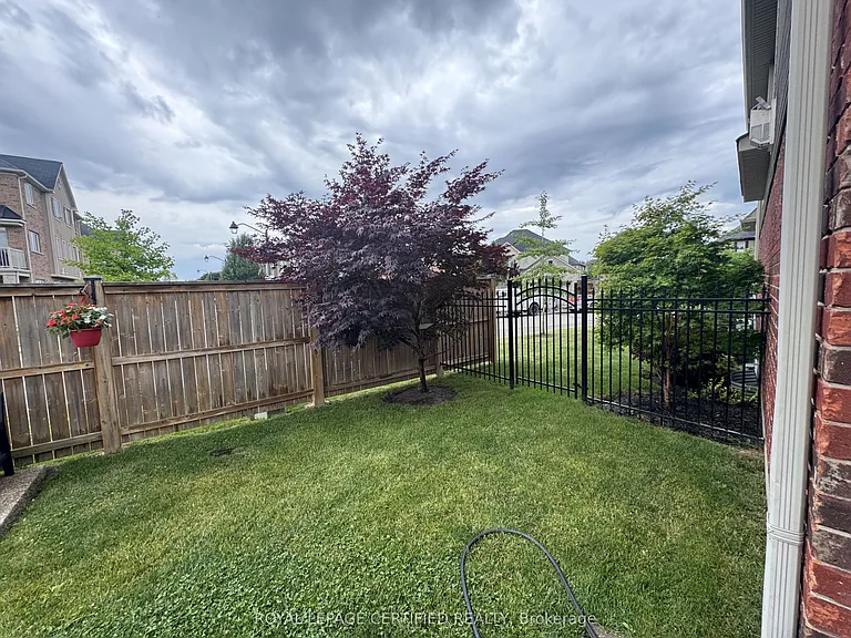 252 Westbank Trl — Photo 42